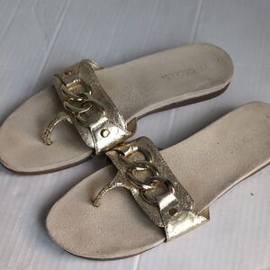 AEROSOLES Gold Chain Thong Flip Flop Sandals size 9 1/2 crocodile embossed